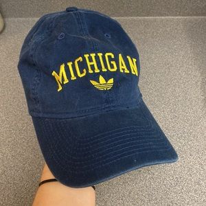 💛 adidas University of Michigan Hat 💙